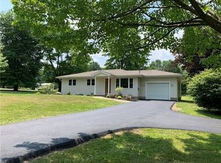 1220 N Darby Rd, Hermitage, PA 16148