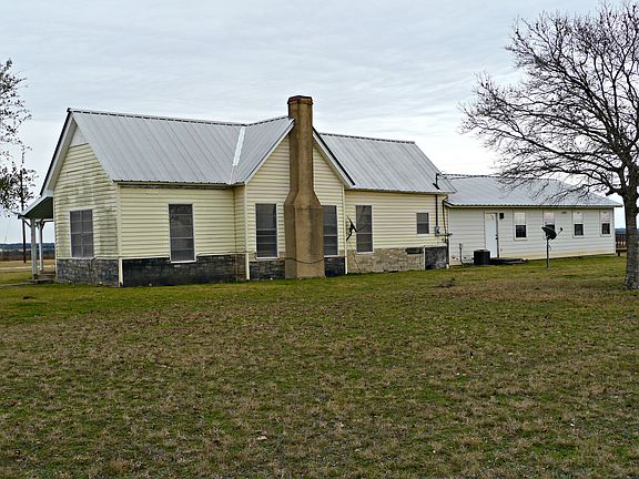 3rd image of 600 County Road 242