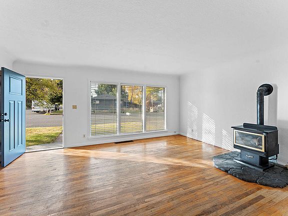 5th image of 795 SE 7th St
