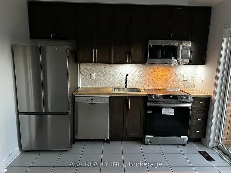 21 Deneb St — Photo 6