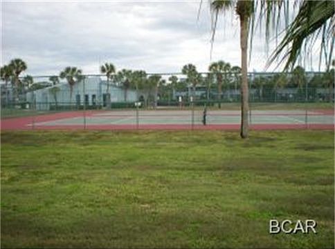 tennis courts at Sunnyside Condos