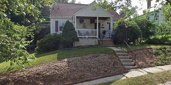 2nd image of 1117 Arran Rd