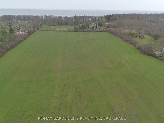 4th image of 732 Cedar Bay Rd W