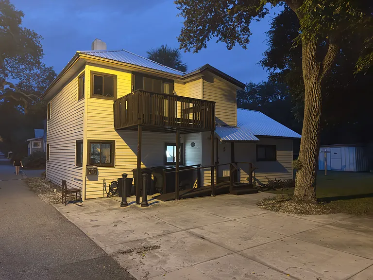 105 Esther St — Photo 21