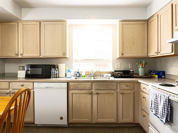 4th image of 7513 59th Drive NE