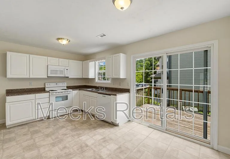 Ariel Pointe Townhomes — Photo 16