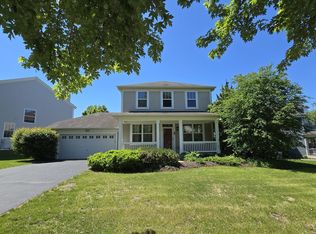 211 Valley View Dr, St Charles, IL 60175