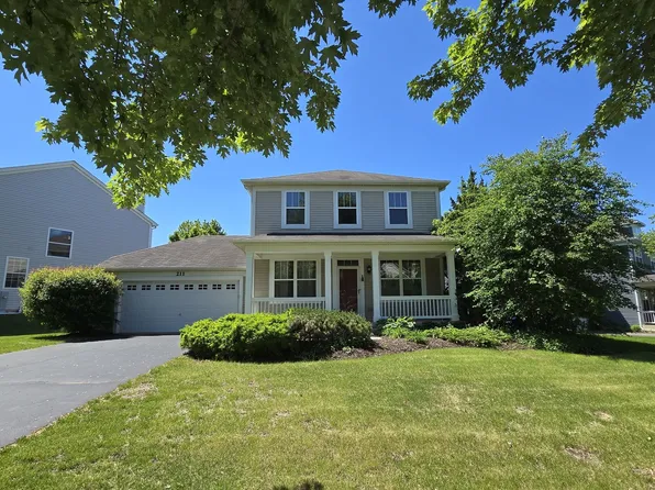 211 Valley View Dr, St Charles, IL 60175