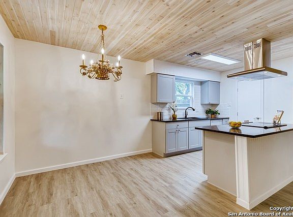 4th image of 5803 Cliff Walk Dr