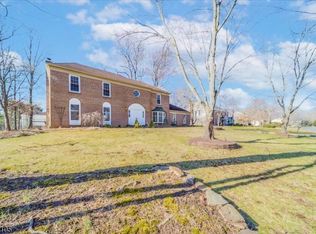 11 Pleasant Pl, North Brunswick, NJ 08902