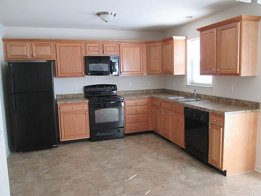 2nd image of 3815 Birchwood Cir