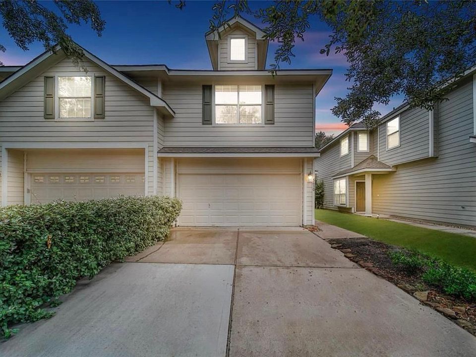Front with 2 car garage and driveway
