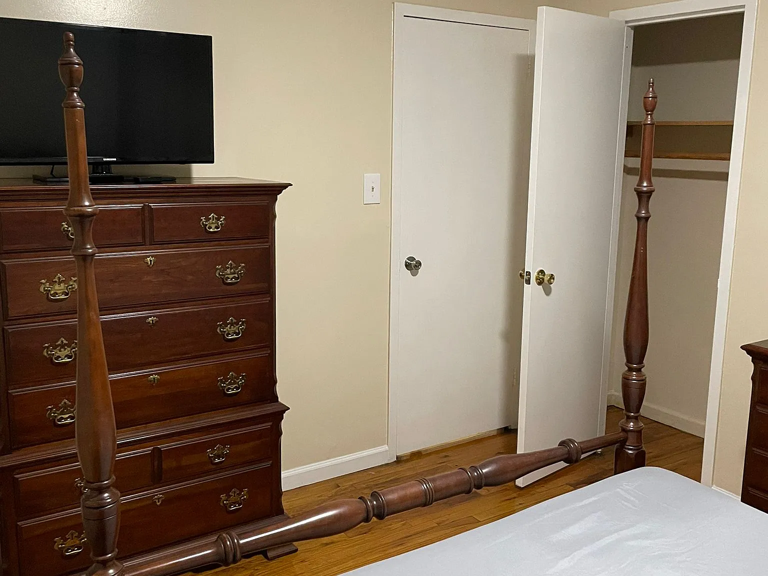 4 bed, $1,000 — Photo 3