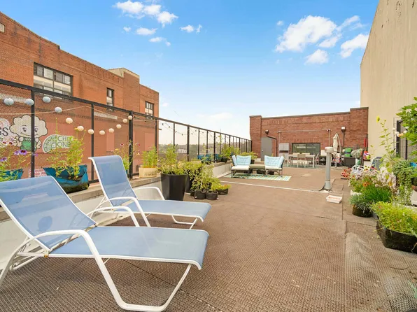 251 Montrose Avenue image 10 of 12