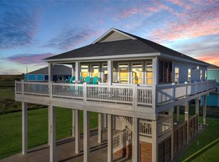 972 Pelican Ln, Crystal Beach, TX 77650