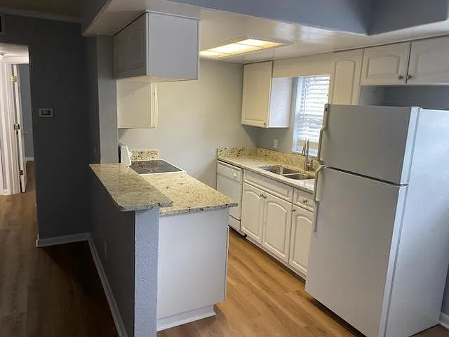 225 5th Ave NE #4 — Photo 6