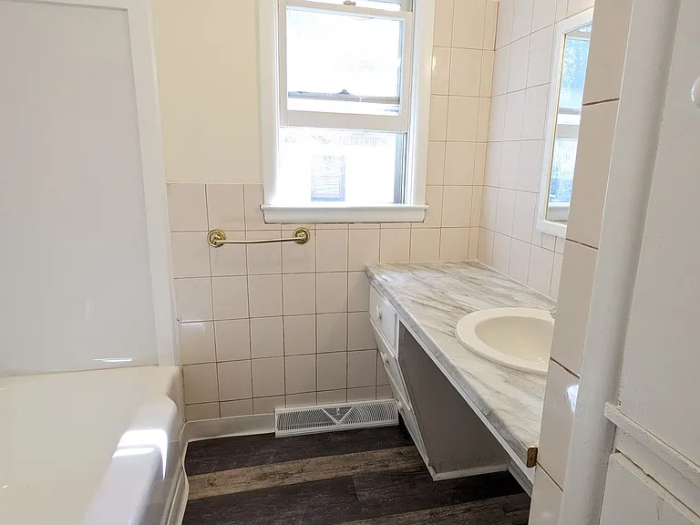 1692 Roberts St — Photo 8