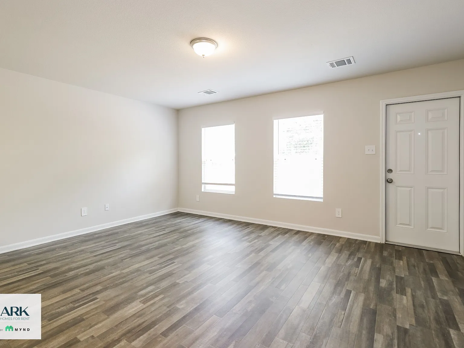 4 bed, 2.0 bath, 1400 sqft, $1,724 — Photo 3