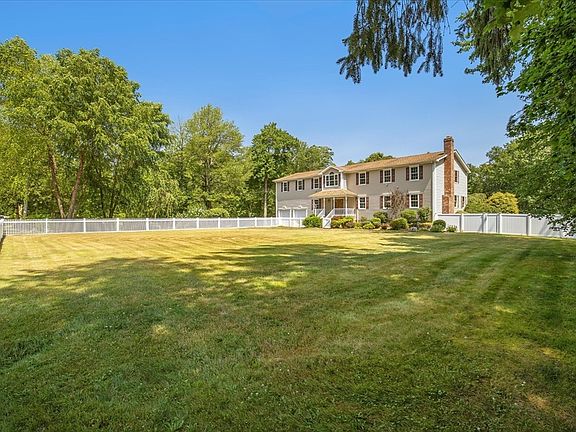 2nd image of 220 Mattapoisett Rd