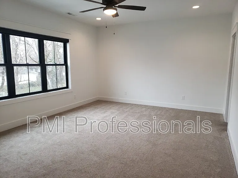 219 S Bilbro Ave — Photo 11