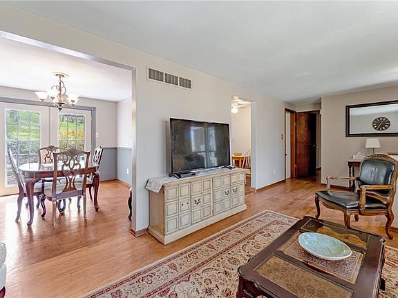 5th image of 3255 Woodbrook Dr