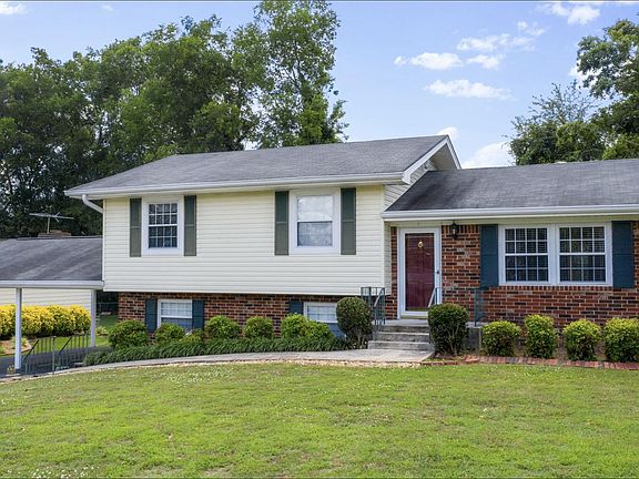 3rd image of 2915 Lilac Dr NW