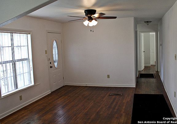 4th image of 402 Sussex Ave