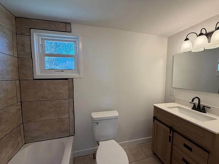 12 Long St — Photo 17