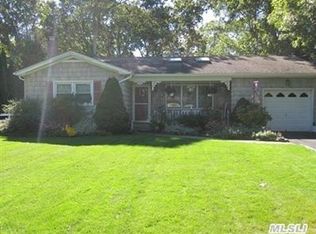 31 Argonne Rd W, Hampton Bays, NY 11946