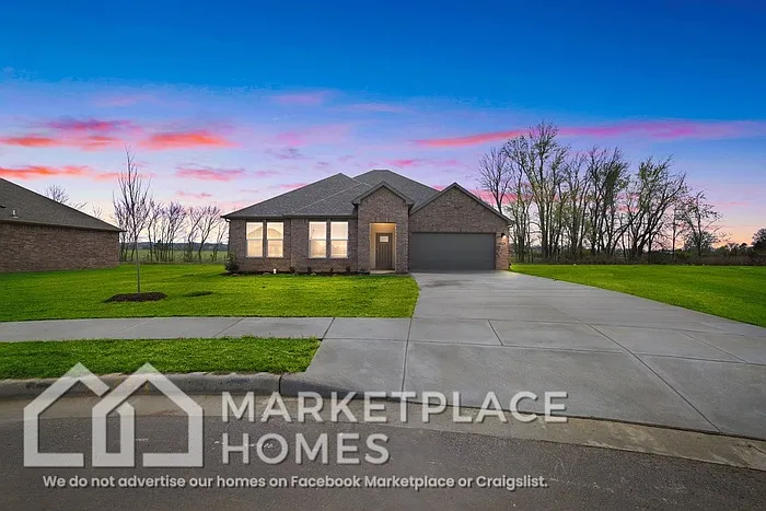 4 bed, 2.0 bath, 1940 sqft, $2,195 — Photo 1
