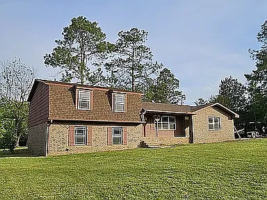 5 bed, 3200 sqft, $2,300 — Photo 1