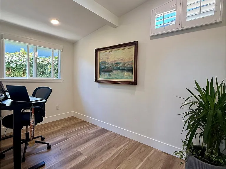 1140 W Balboa Blvd — Photo 8