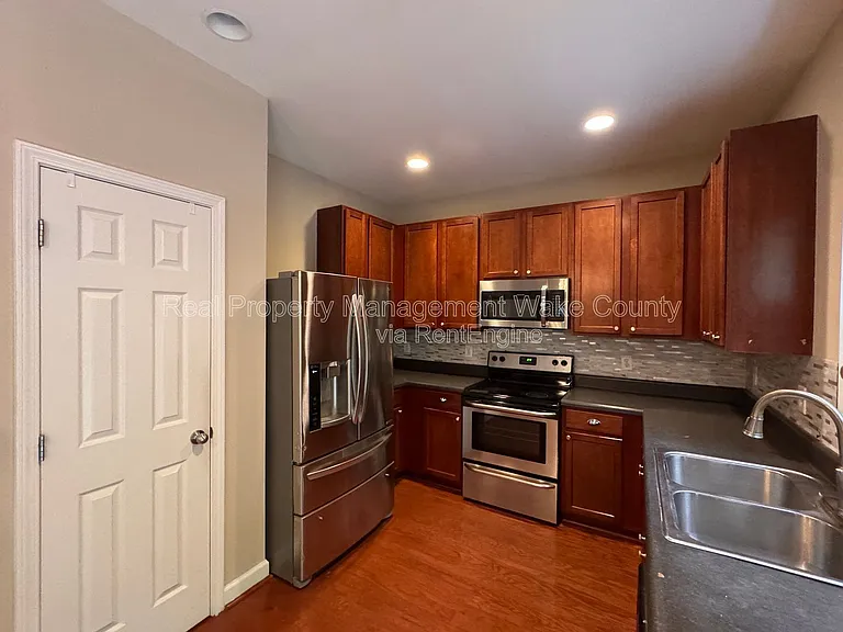 912 Spring Meadow Dr — Photo 11