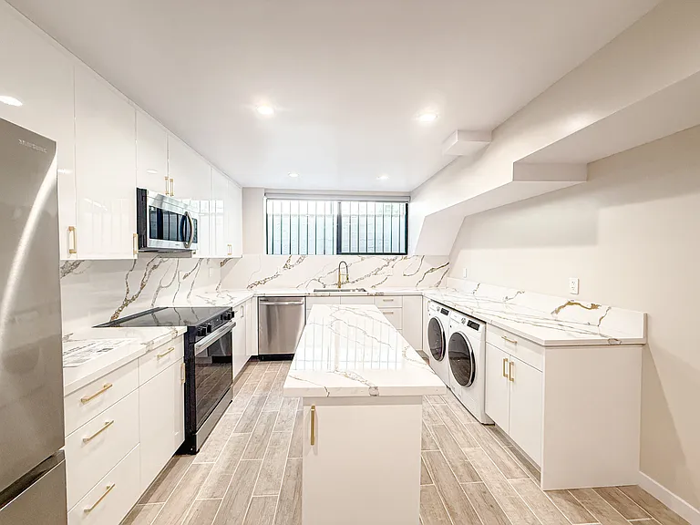 1035 N Hayworth Ave #100A — Photo 6