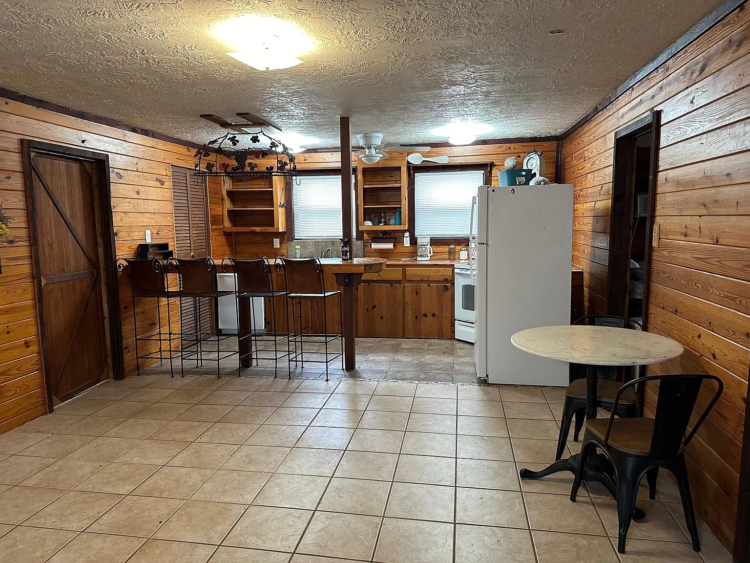 2 bed, 1.0 bath, 1021 sqft, $1,975 — Photo 4