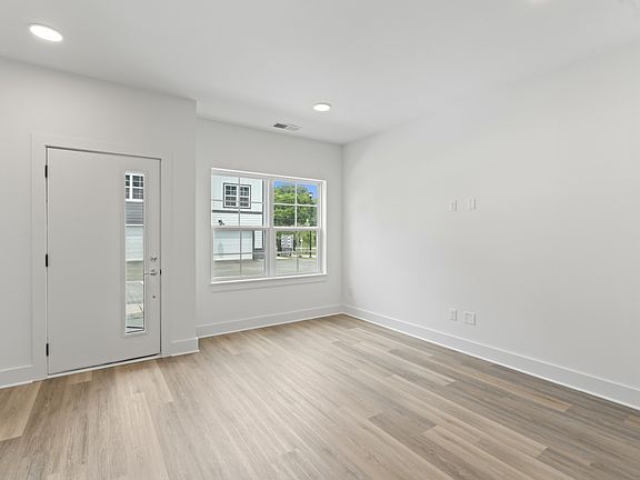 5th image of 700 N Dupont Ave #512-lot 117