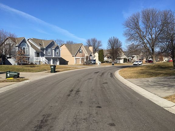 5th image of 624 SE Ashton Dr