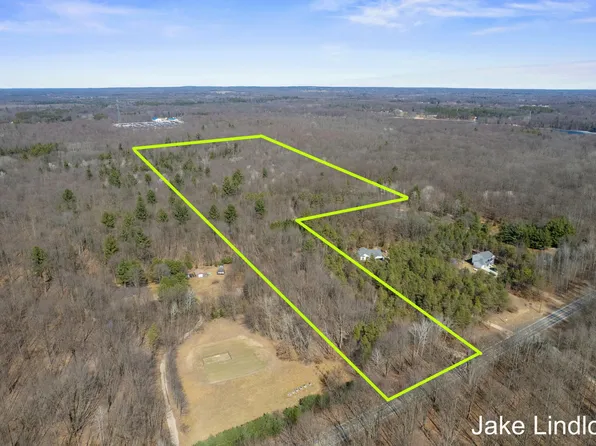 13249 Long Lake Dr, Sparta, MI 49345