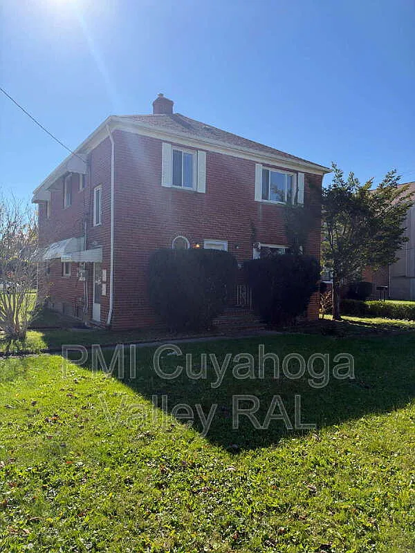 2 bed, 1.0 bath, $995 — Photo 1