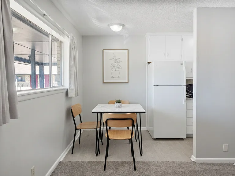 DeVille Apartments — Photo 14