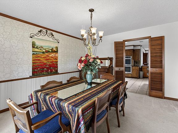 5th image of 137 Arrowwood St