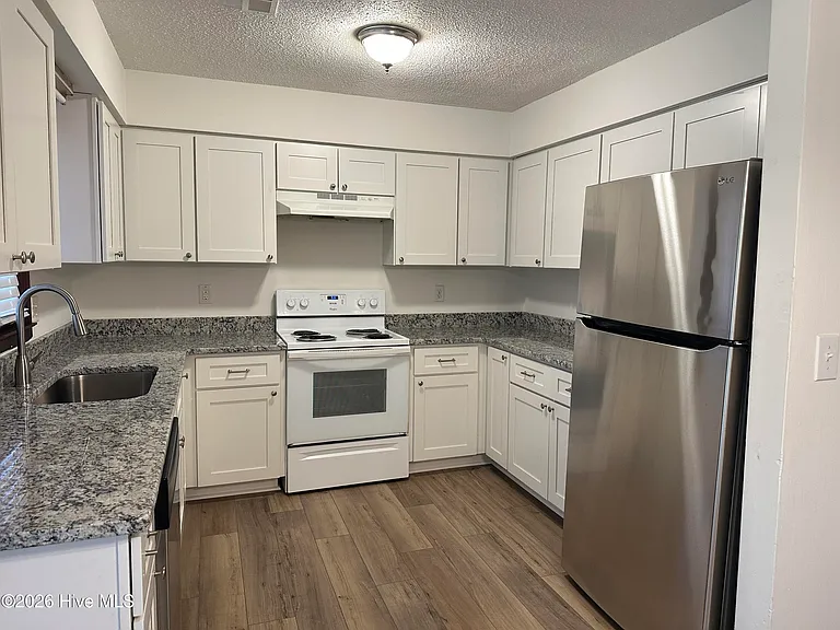 581 Parkway Blvd — Photo 4