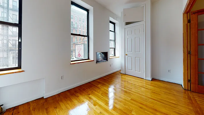 Rented by Bond New York | media 29