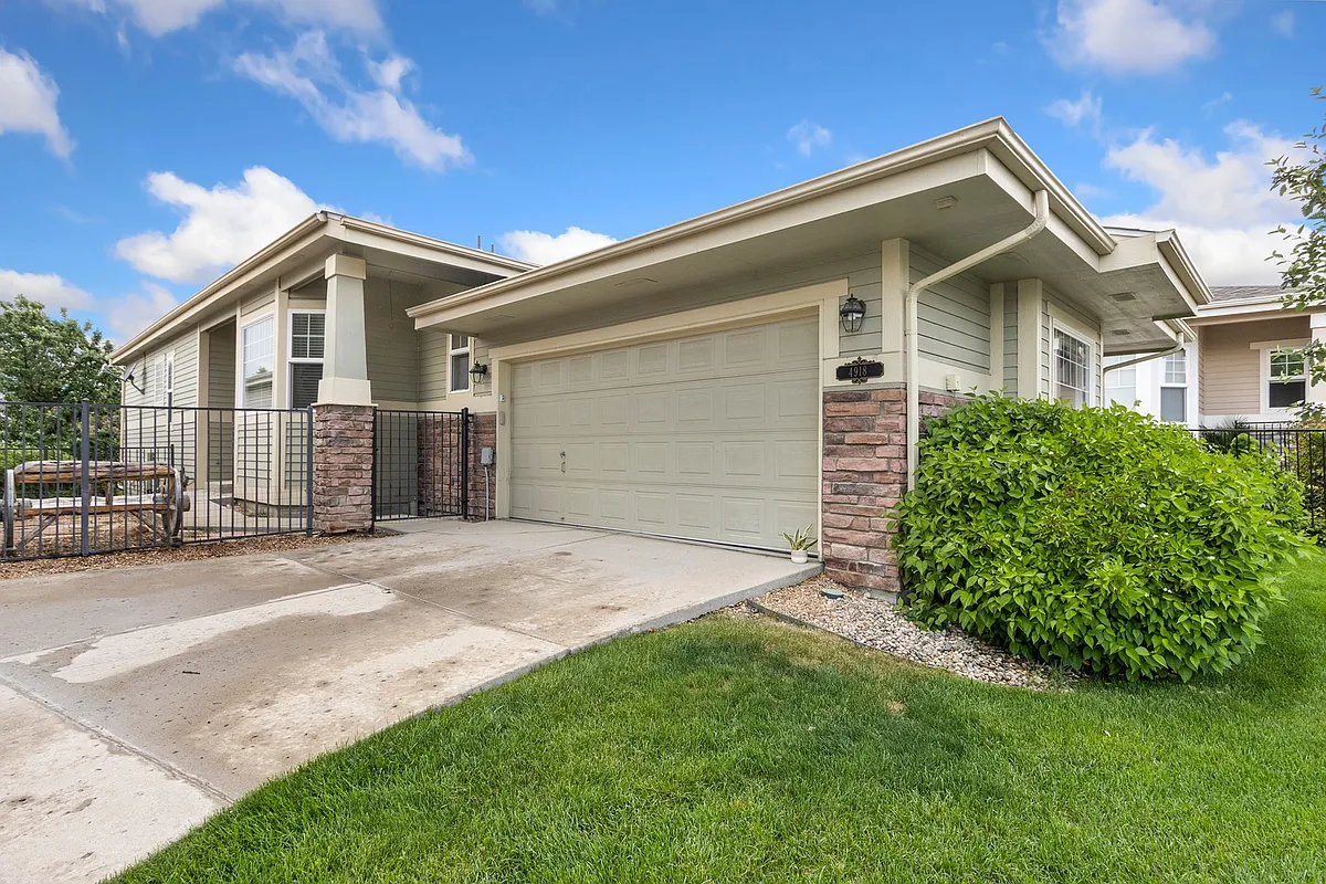Building Photo - 4918 Valley Oak Dr