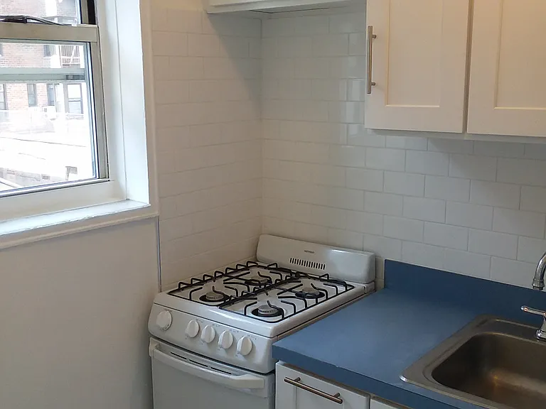 6730 Clyde St #3P — Photo 2
