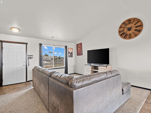 5th image of 205 Cartwright Ave