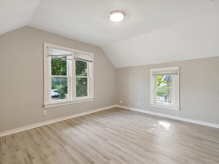 1302 Ogden Ave — Photo 26