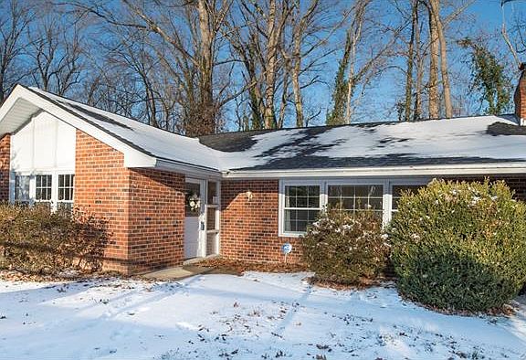 3rd image of 1815 Greenvale Ct