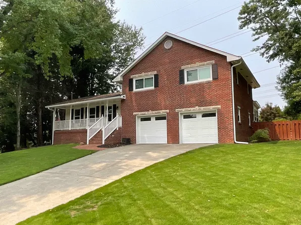 2480 Kingsglen Ct, Dunwoody, GA 30360