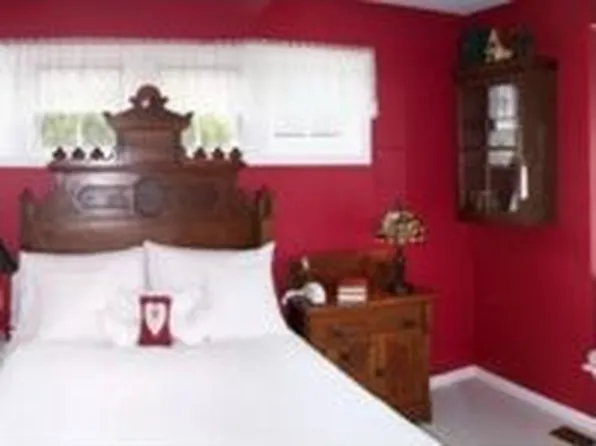 854 Crooked Tree Dr, Petoskey, MI 49770
